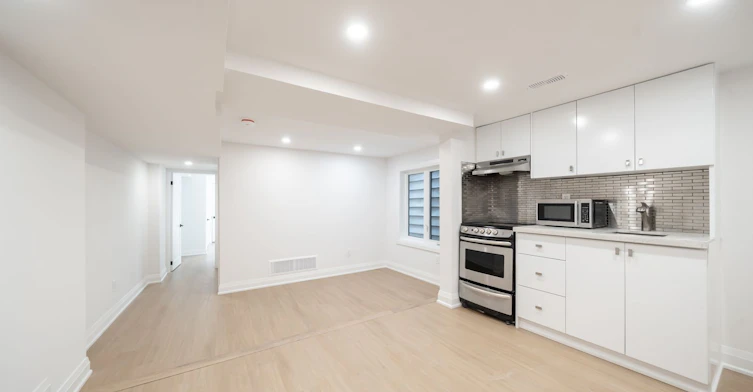 Lower-344 Highfield Road, Toronto, ON, M4L 2V5 - 5
