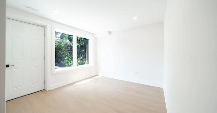 Lower-344 Highfield Road, Toronto, ON, M4L 2V5 - 11