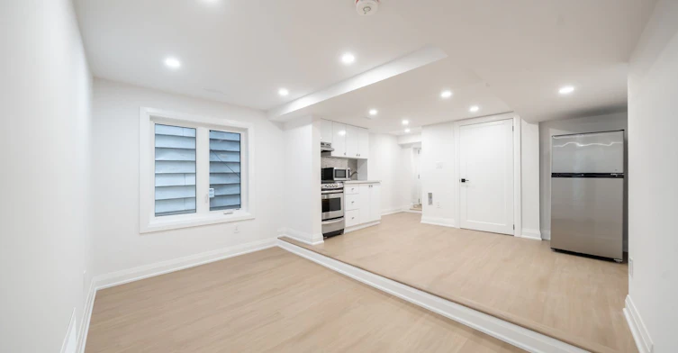 Lower-344 Highfield Road, Toronto, ON, M4L 2V5 - 8