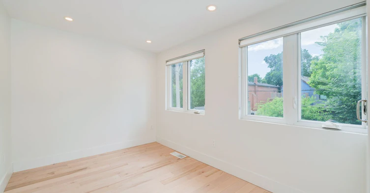 37 Craven Road, Toronto, ON, M4L 2Z4 - 15