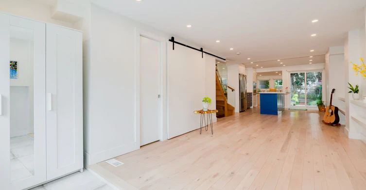 37 Craven Road, Toronto, ON, M4L 2Z4 - 5
