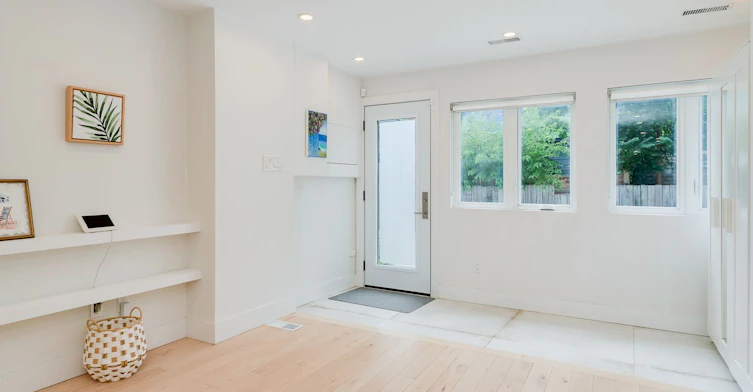 37 Craven Road, Toronto, ON, M4L 2Z4 - 4