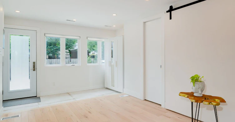 37 Craven Road, Toronto, ON, M4L 2Z4 - 3