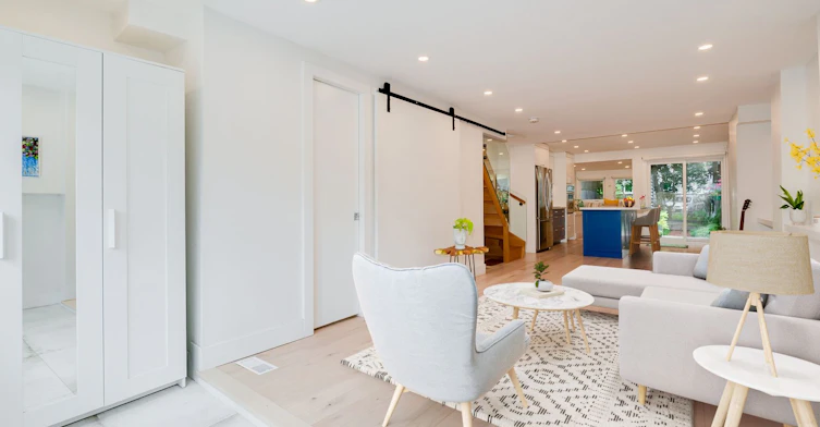 37 Craven Road, Toronto, ON, M4L 2Z4 - 6