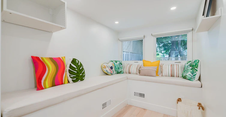37 Craven Road, Toronto, ON, M4L 2Z4 - 13