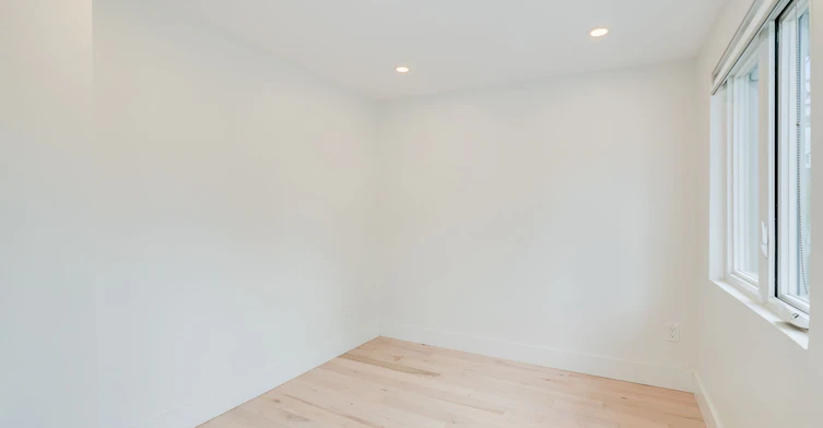 37 Craven Road, Toronto, ON, M4L 2Z4 - 17