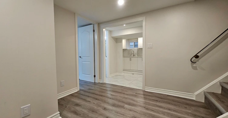Lower-733 Balaton Avenue, Pickering, ON, L1W 1W3 - 5