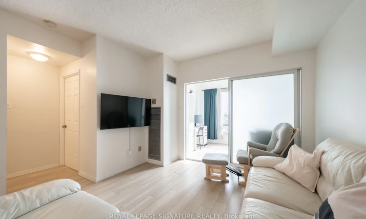316-5800 Sheppard Avenue E