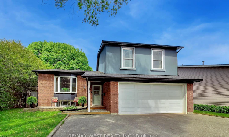 128 Roser Crescent