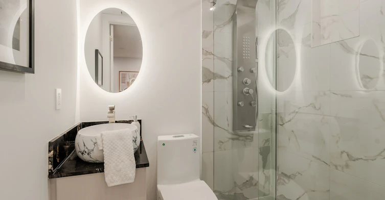 Lower-19 Devon Road, Toronto, ON, M4E 2J7 - 4