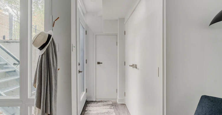 Lower-19 Devon Road, Toronto, ON, M4E 2J7 - 3