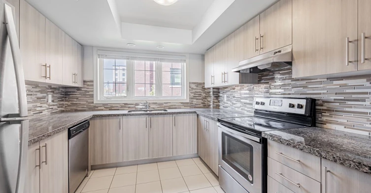 2496 Rosedrop Path, Oshawa, ON, L1L 0K6 - 10