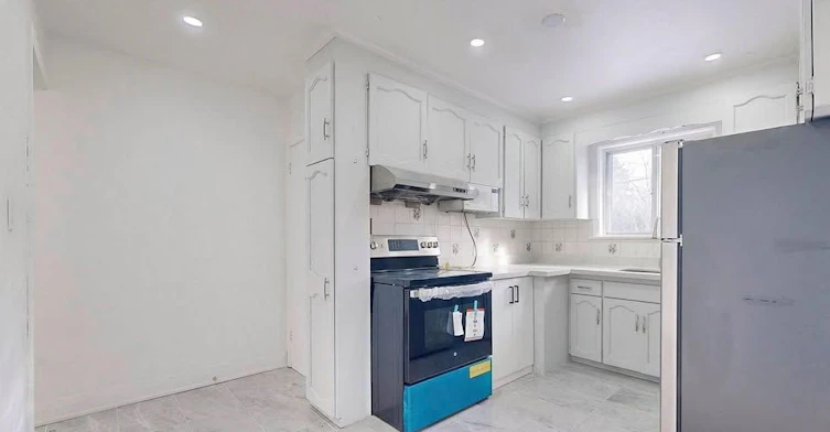 Main-11 Dalehurst Ave Avenue, Toronto, ON, M1G 2X6 - 9