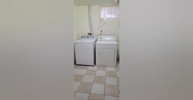 BSMT-16B Gower Street, Toronto, ON, M4B 3P5 - 8