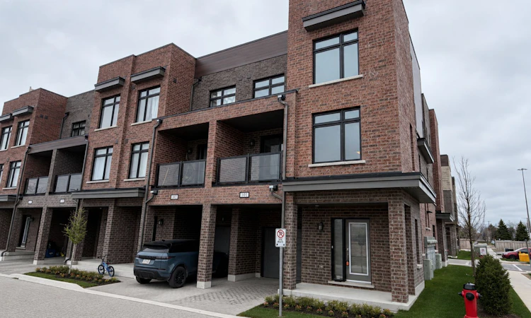 101-1865 Pickering Parkway S