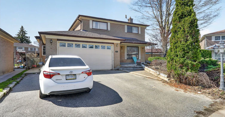 20 Ivy Green Crescent, Toronto, ON, M1G 2Z3 - 2