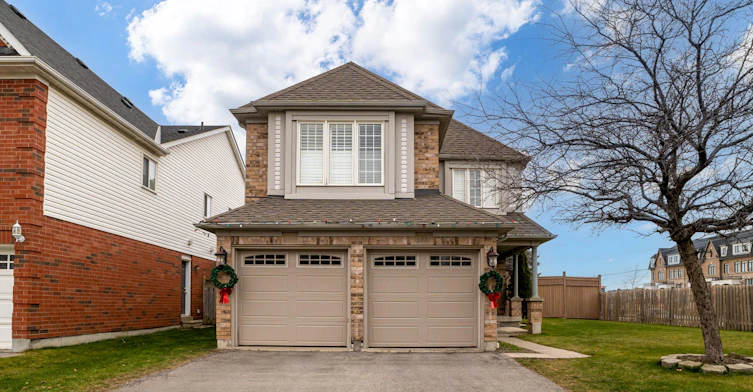 BSMT-33 Tweedie Crescent, Whitby, ON, L1P 1X4