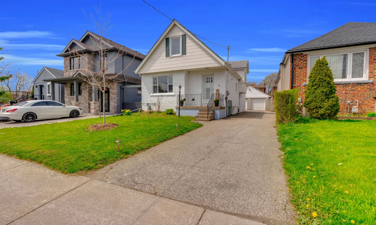 6 Vanbrugh Avenue