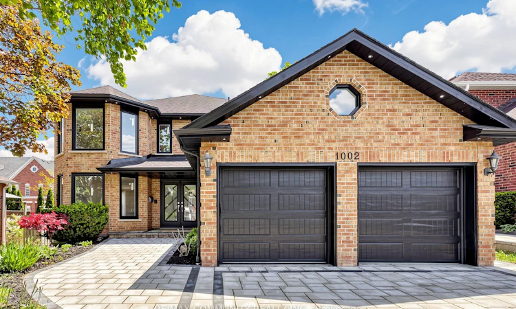 1002 Riverview Crescent