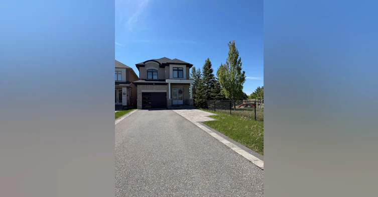 UPPER-25 Disney Court, Whitby, ON, L1R 2X7 - 2