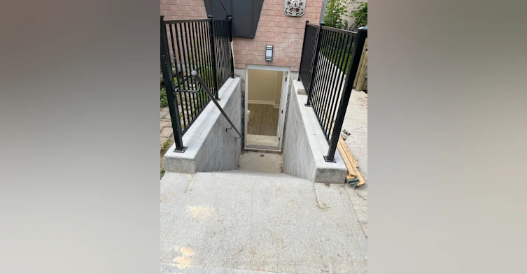 9 Annie Crescent, Ajax, ON, L1T 3X6