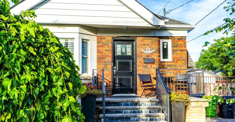 Main Fl-33 Athlone Road, Toronto, ON, M4J 4H3