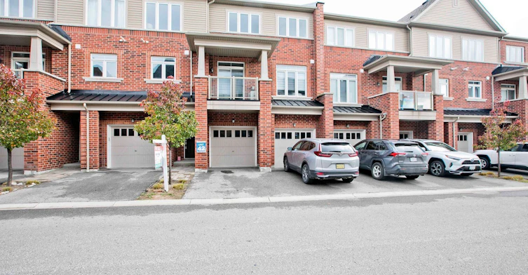 2407 Nantucket Chase, Pickering, ON, L1X 0E5