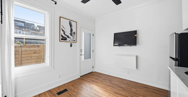 4-793 Pape Avenue, Toronto, ON, M4K 3T2 - 11