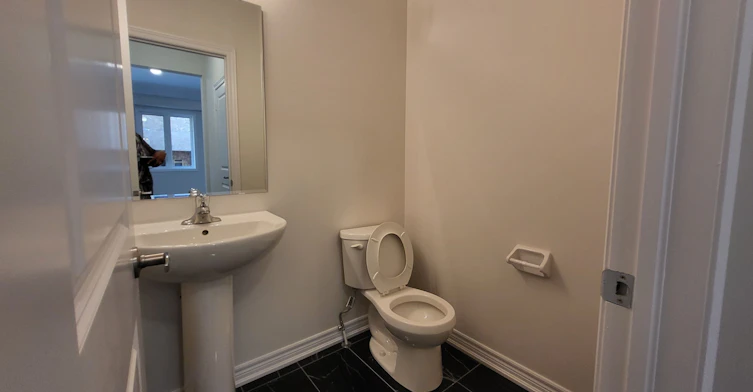 2117 Coppermine ( Upper) Street, Oshawa, ON, L1H 9L7 - 9