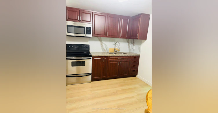 27 Dalbret Crescent, Toronto, ON, M1T 2X2 - 4