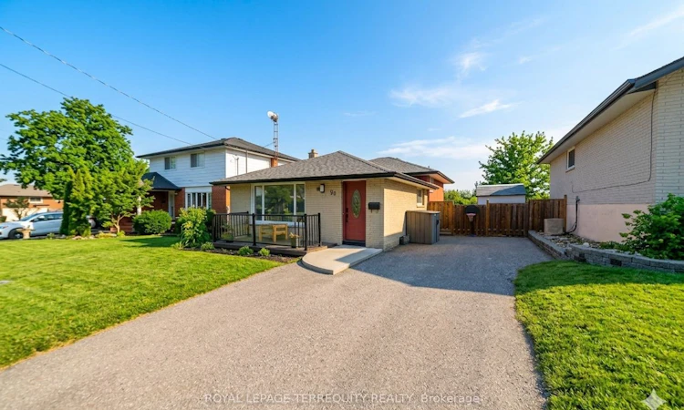 90 Keewatin Street S
