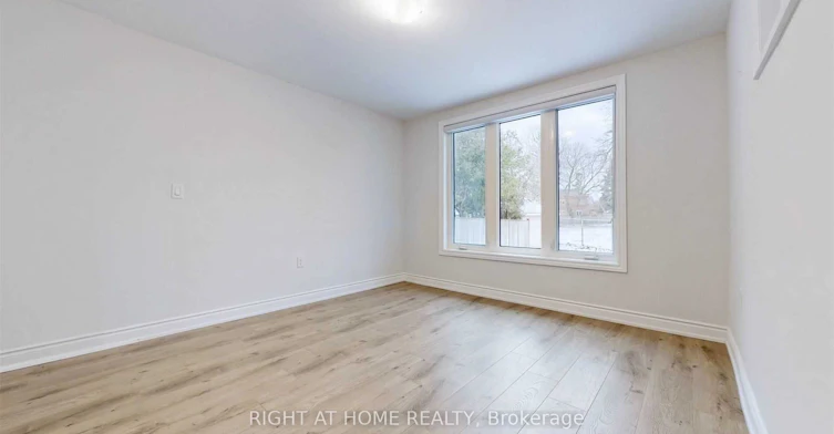 Main-8 Airley Crescent, Toronto, ON, M4J 4H6 - 12