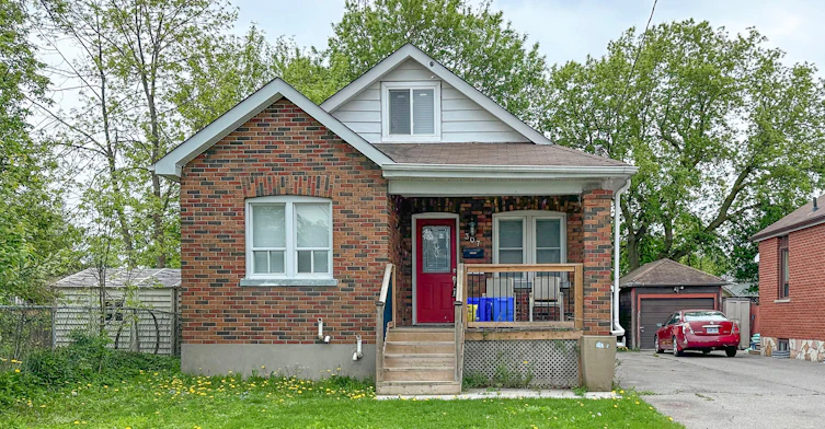 Main-307 Vimy Avenue, Oshawa, ON, L1H 2M9