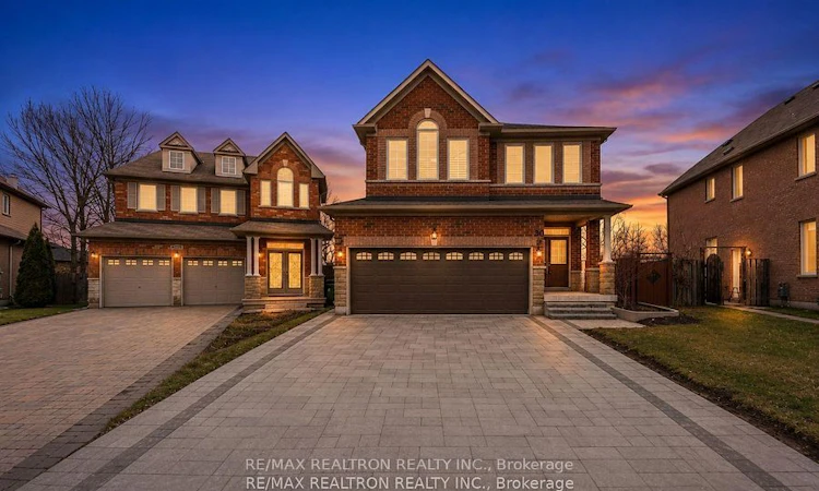 30 Glacier Crescent