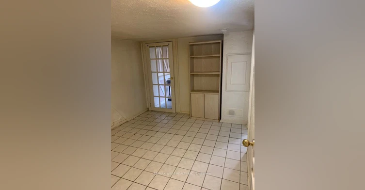 Lower-730 Logan Avenue, Toronto, ON, M4K 3C6 - 2