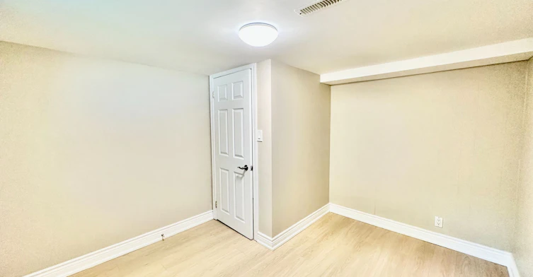 BSMT-225 Ferris Road, Toronto, ON, M4B 1H2 - 16