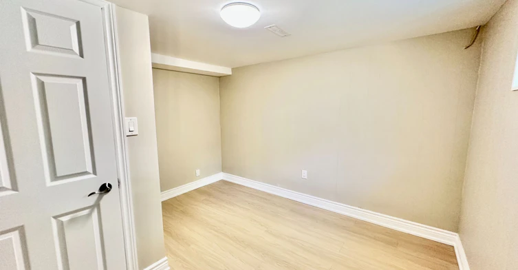 BSMT-225 Ferris Road, Toronto, ON, M4B 1H2 - 15