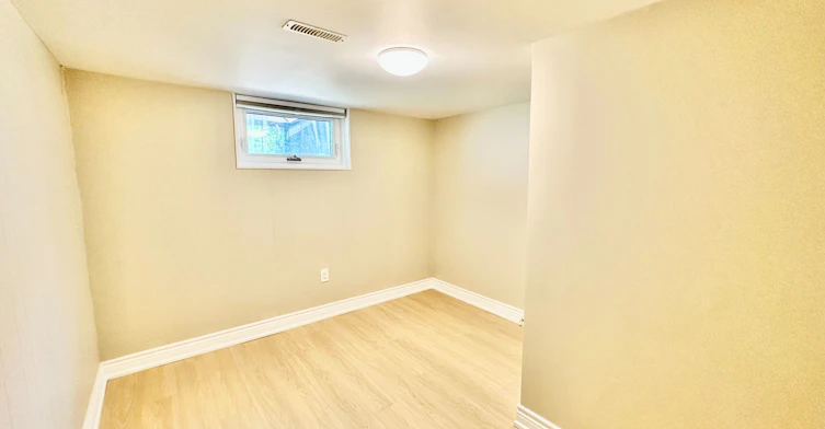 BSMT-225 Ferris Road, Toronto, ON, M4B 1H2 - 17