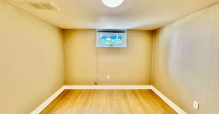 BSMT-225 Ferris Road, Toronto, ON, M4B 1H2 - 14