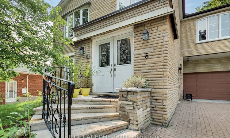 8 Suraty Avenue