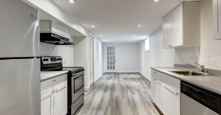 Lower-104 Leslie Street, Toronto, ON, M4M 3C7 - 4