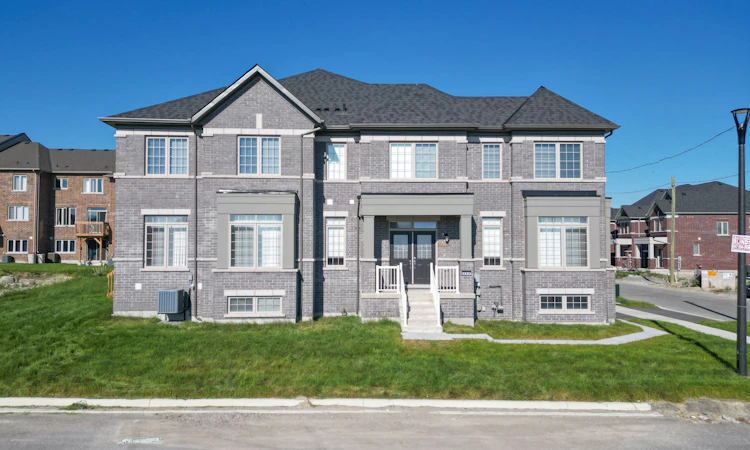 988 Grosbeak Trail