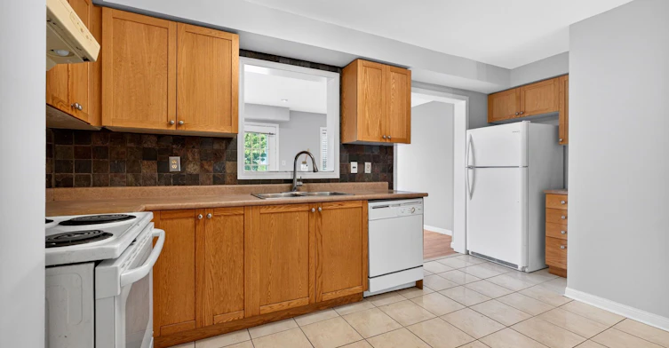 8 Toscana Drive, Whitby, ON, L1R 2Z4 - 5