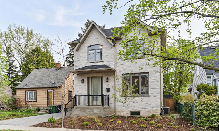 20 Warvet Crescent