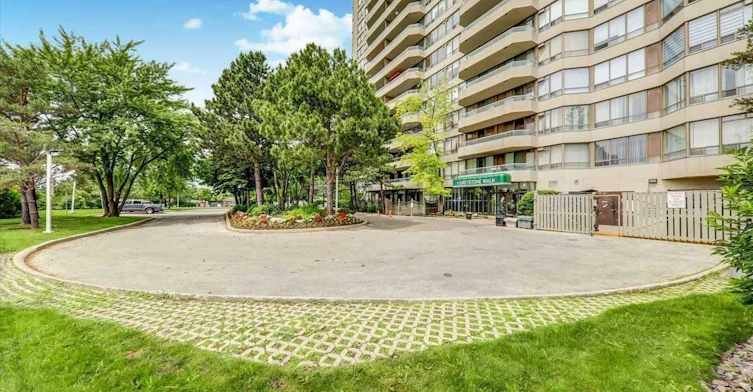 2079-1 Greystone Walk Drive, Toronto, ON, M1K 5J3 - 2