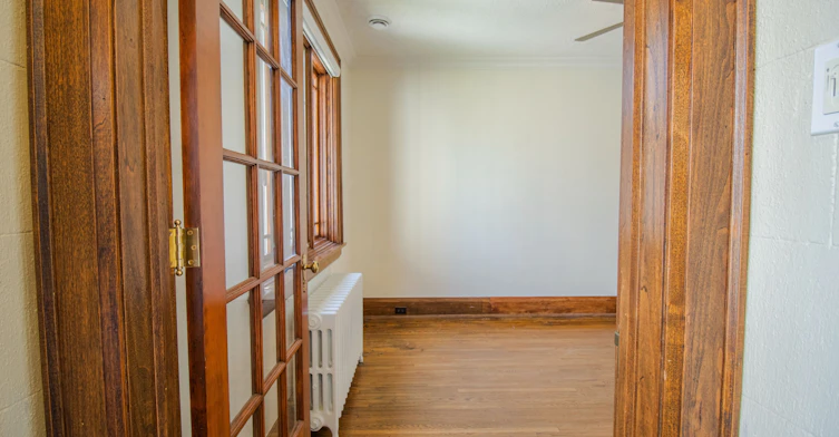 482 Donlands Avenue, Toronto, ON, M4J 3S6 - 5