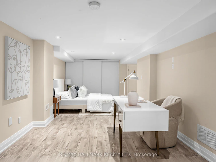1 Dustan Crescent, Toronto, ON, M4J 4G4 - 44