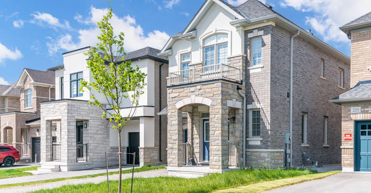 2237 Crystal Drive, Oshawa, ON, L1L 0W7 - 2