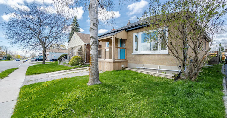 UPPER LEVEL-102 Wilson Road S, Oshawa, ON, L1H 6B7