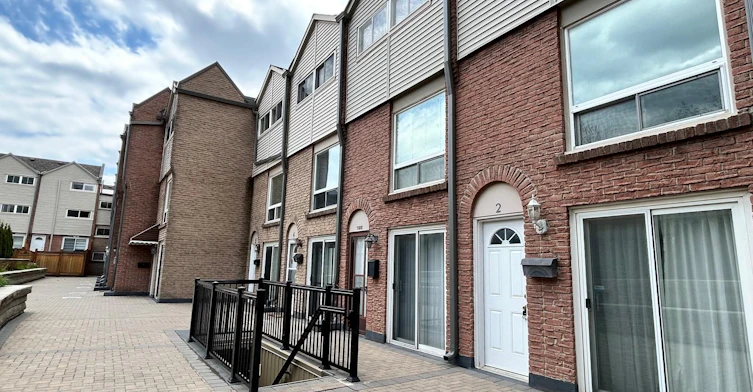 2-1666 Queen Street E, Toronto, ON, M4L 1G3 - 2